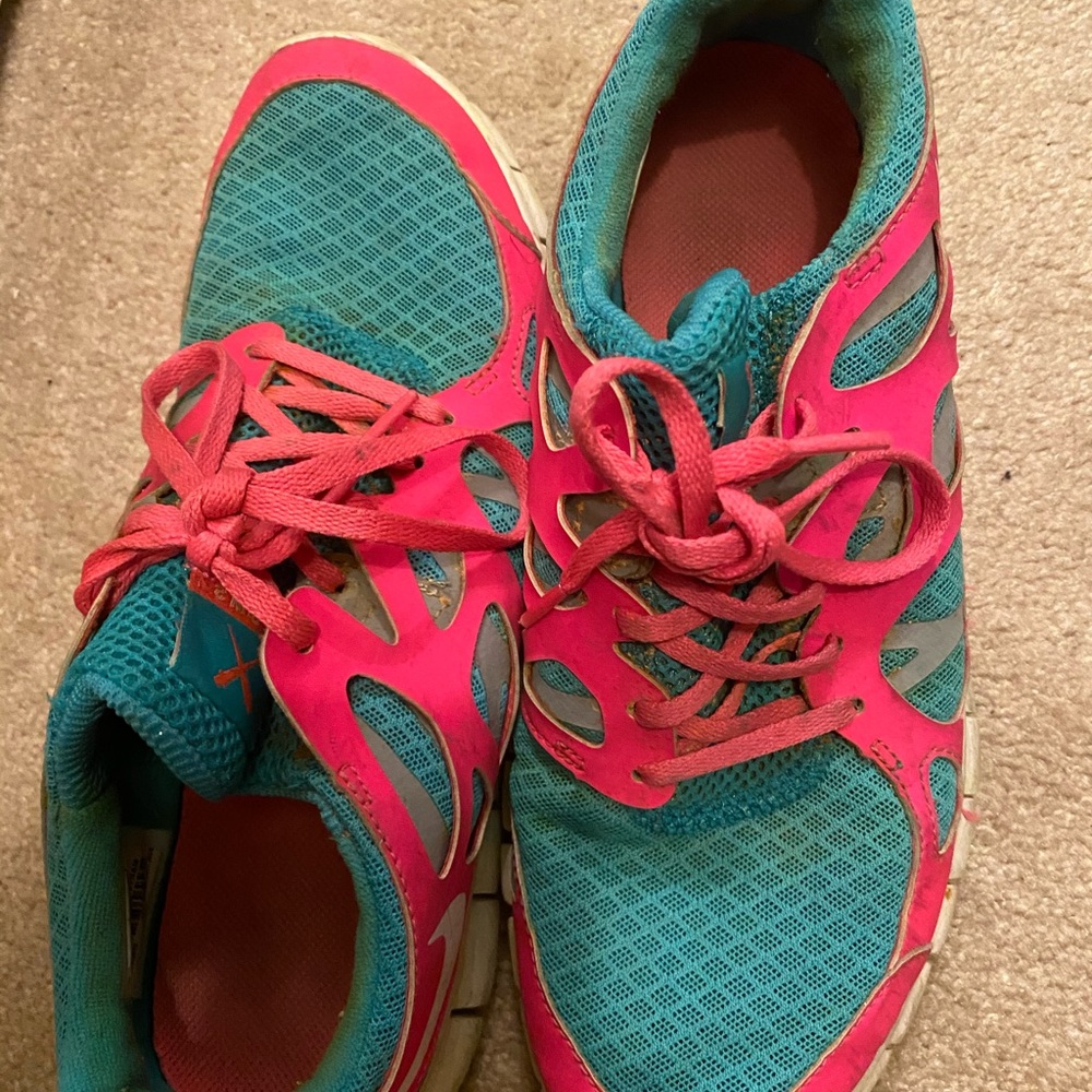 Pink/Turquoise Nike’s - Picture 3 of 4